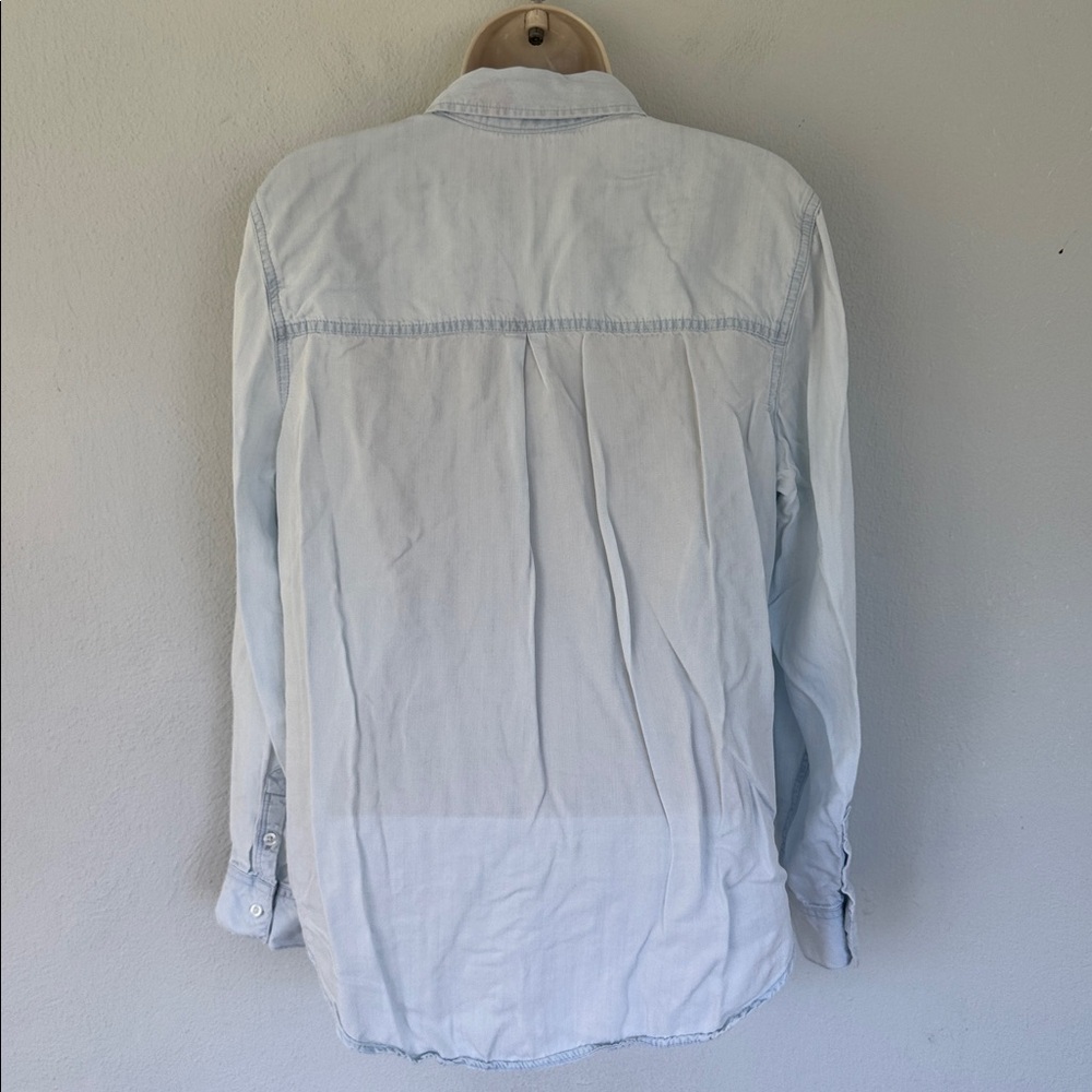 Time & Tru light blue chambray denim button down dress shirt blouse size medium - Picture 9 of 11
